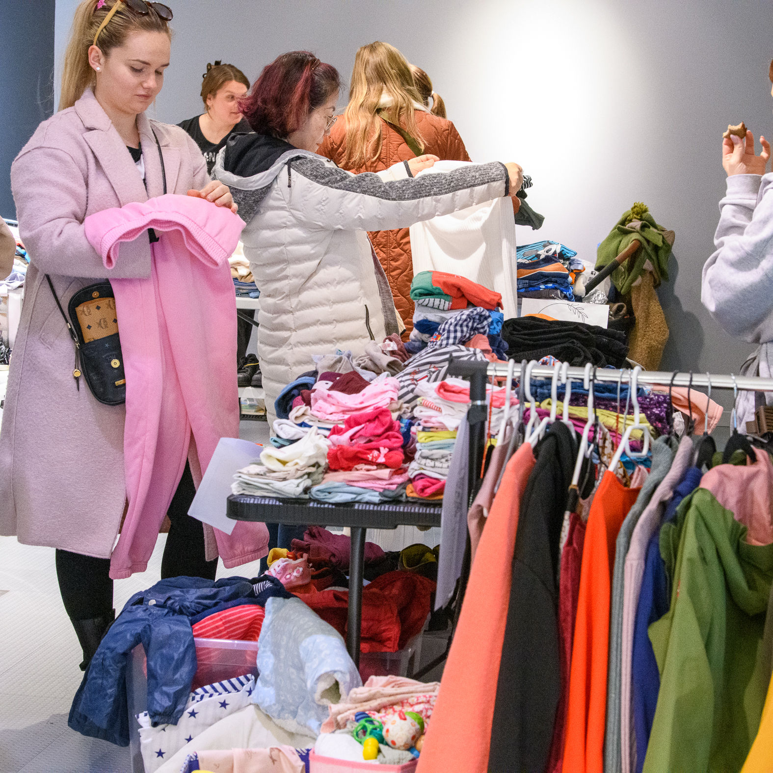 Sortiment an Kinderkleidung